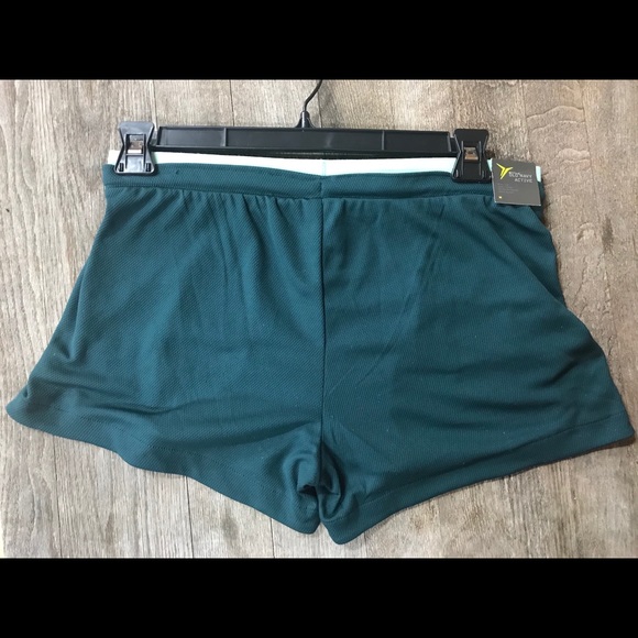 NWT Old Navy Activewear Size M Comfy Shorts - Picture 3 of 3